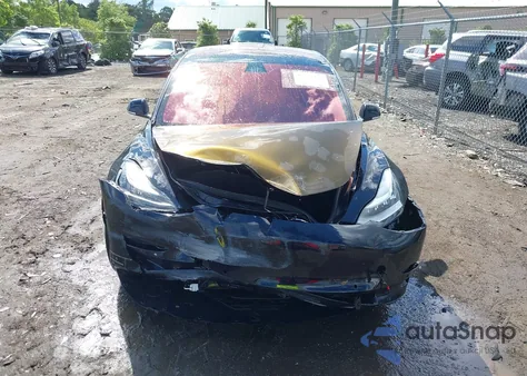 2018 Tesla Model 3 Long Range/Performance z USA, uszkodzony, nr VIN 5YJ3E1EBXJF085530